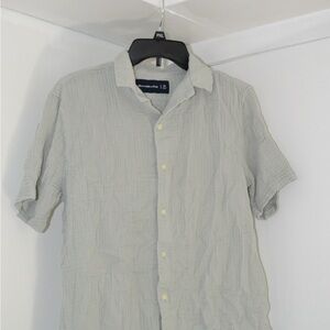 Hollister Men's Casual Light Gray Button Down Shirt